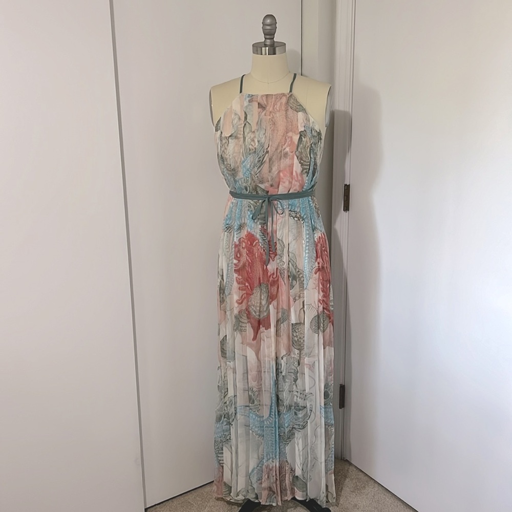 Beautiful silk dress with coral pattern, lined